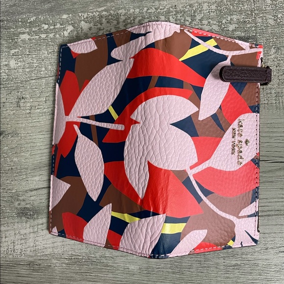 NWT Kate Spade wallet - Picture 3 of 3